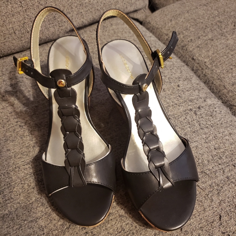 Liz Claiborne 7.5 black platform wedge. NWOT.